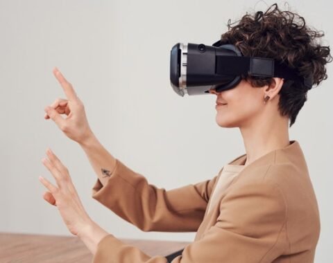 using virtual reality to recruit