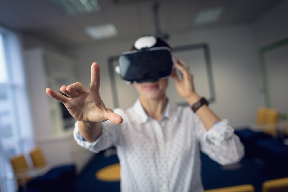 Immersive education through advanced VR learning systems